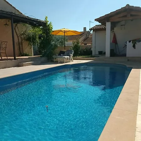 Belle Piscine 4 Personnes Villa *